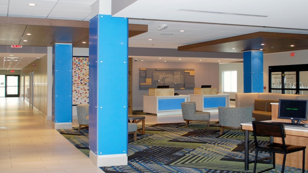 Holiday Inn Express & Suites White Hall 7/72