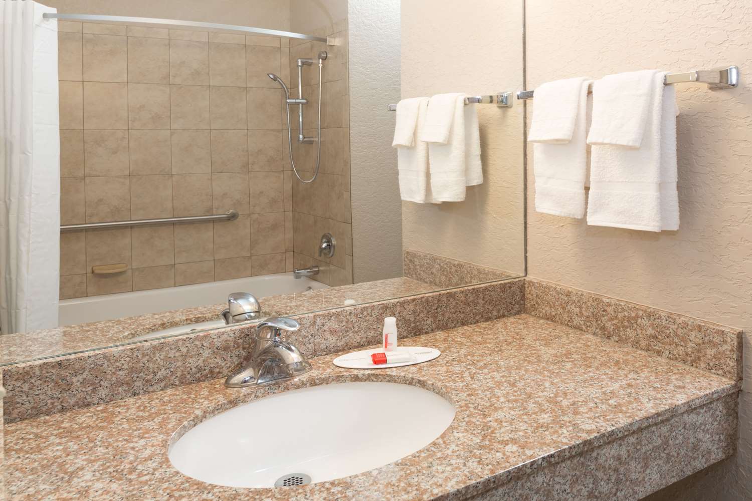 Super 8 by Wyndham Pompano Beach 19/21