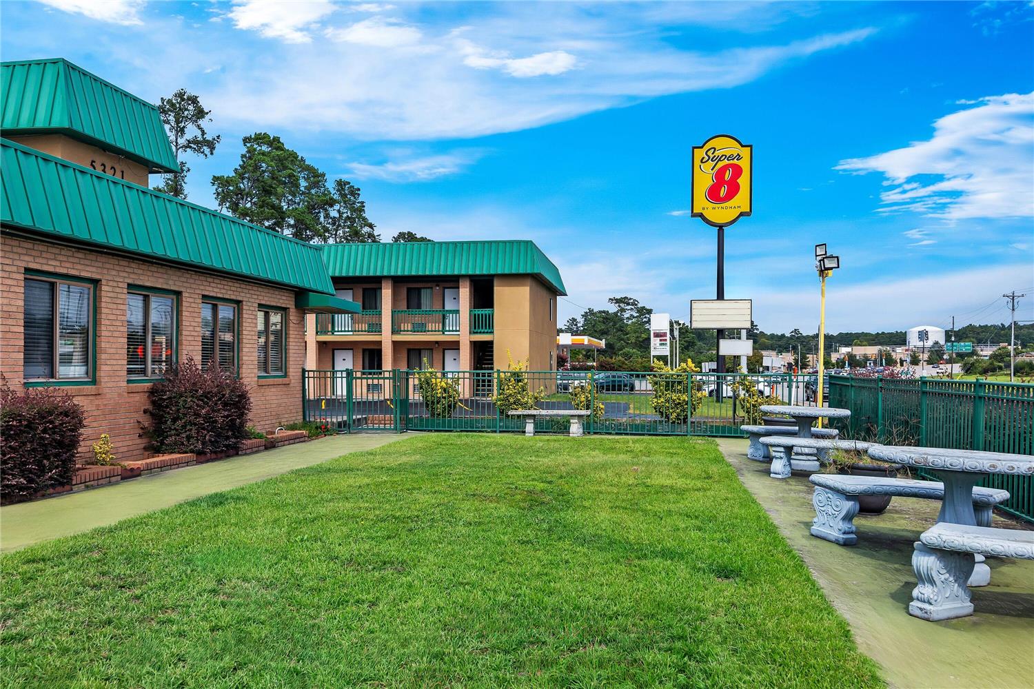 Super 8 by Wyndham Columbia SC / Ft. Jackson 13/14