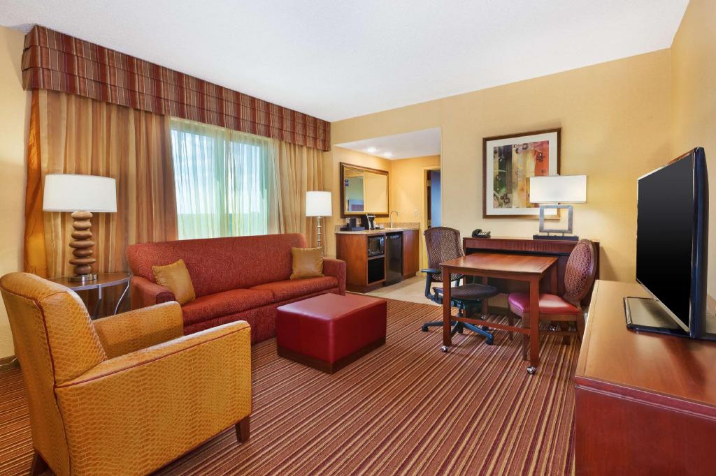 2 ROOMS, PREMIUM, SUITE, 2 QUEEN BEDS, CORNER
