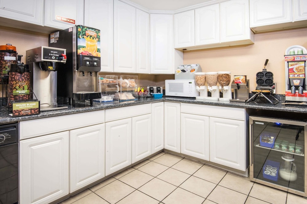 Microtel Inn & Suites by Wyndham Tulsa / Catoosa Route 66 4/17