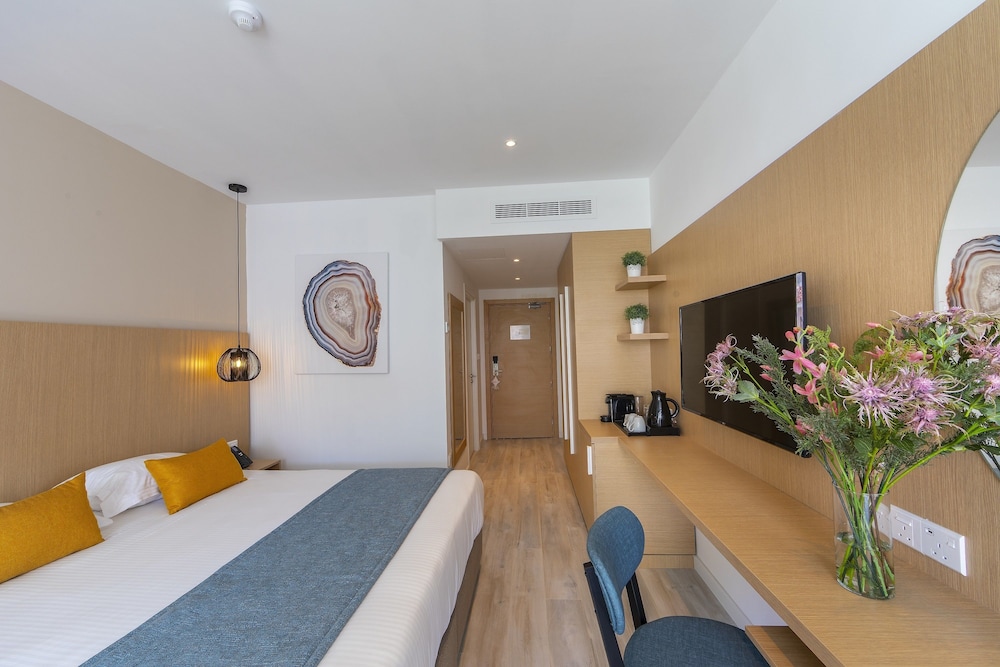Leonardo Crystal Cove Hotel Spa By the Sea 21/64