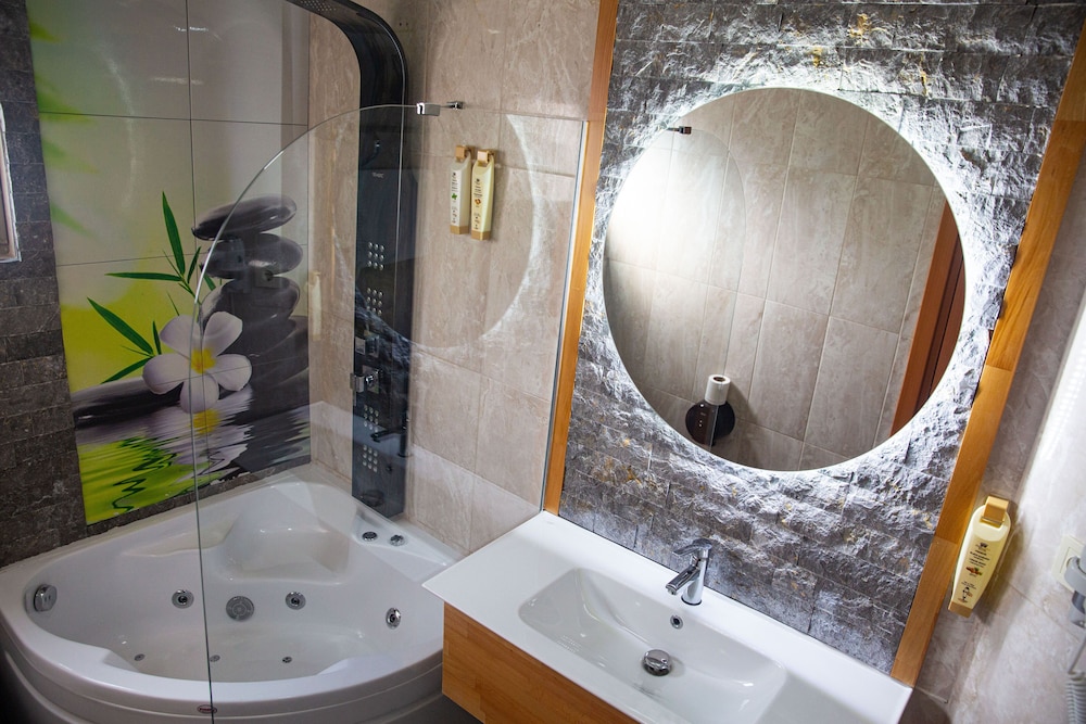 Emirtimes Hotel Kadikoy 62/67