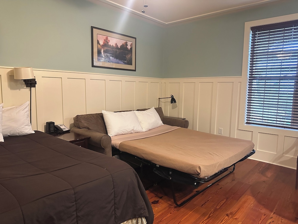 Inlet Sports Lodge 12/50