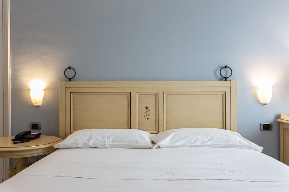 2 Bedrooms, Family, 1 Double and 3 Single Beds, Cavalluccio Marino 3/9