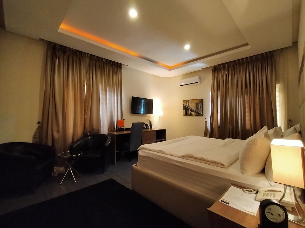 Iris Hotel 18/50