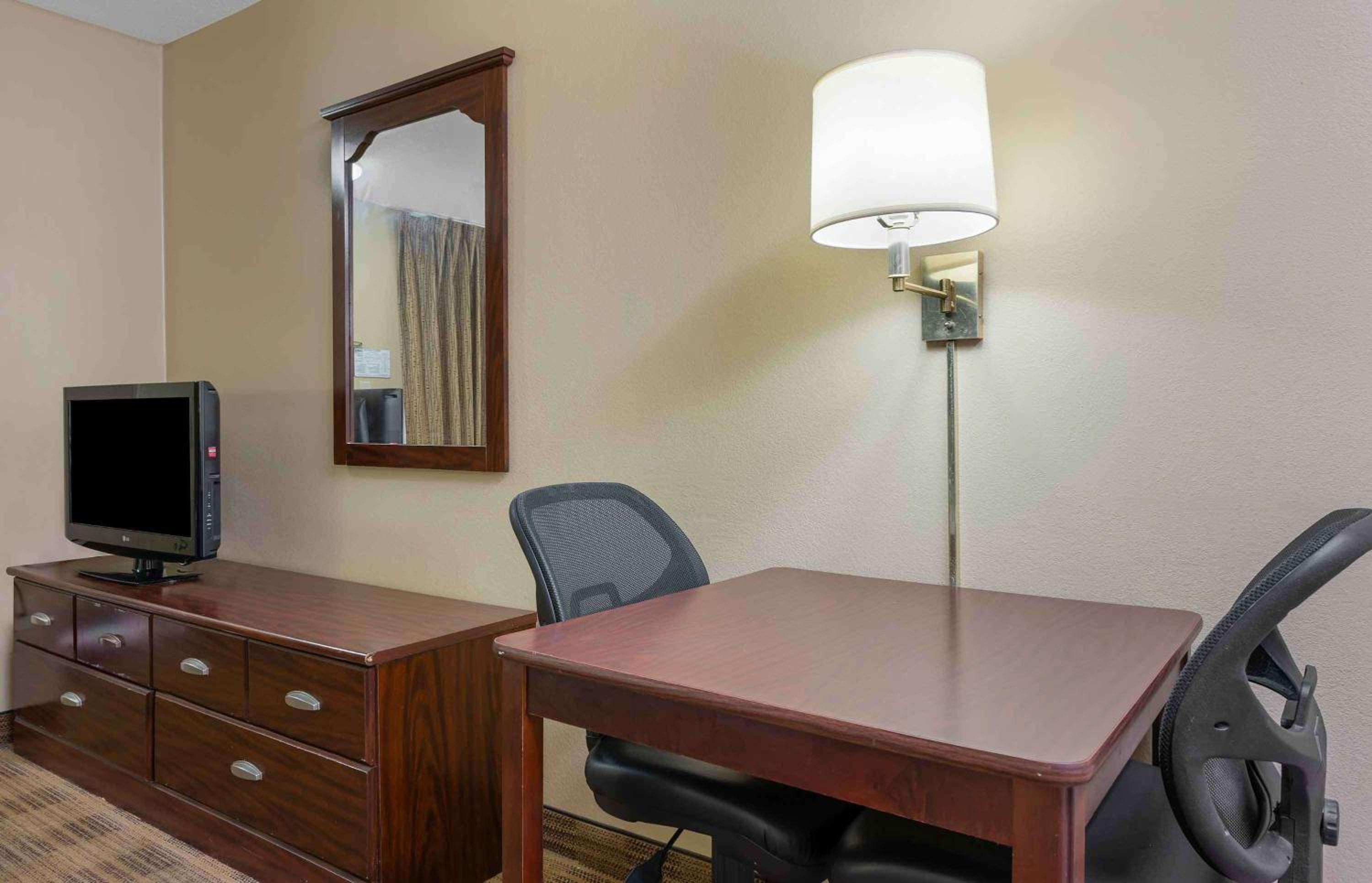 Extended Stay America Suites Washington, D.C. - Germantown - Town Center 32/61