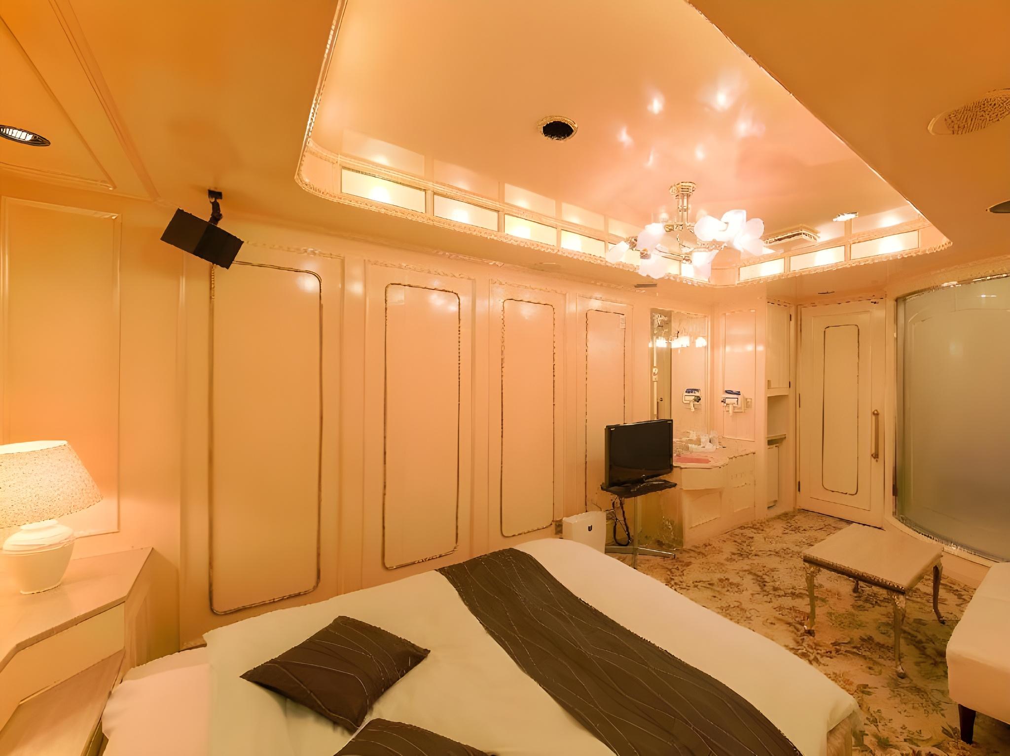 STANDARD, QUEEN BED, SOFA, SMOKING