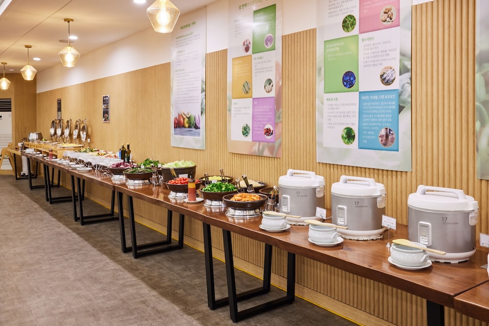 Osaek Greenyard Hotel 31/37