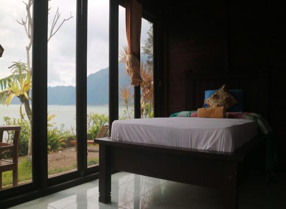 Batur Green Lake by ZUZU 5/33