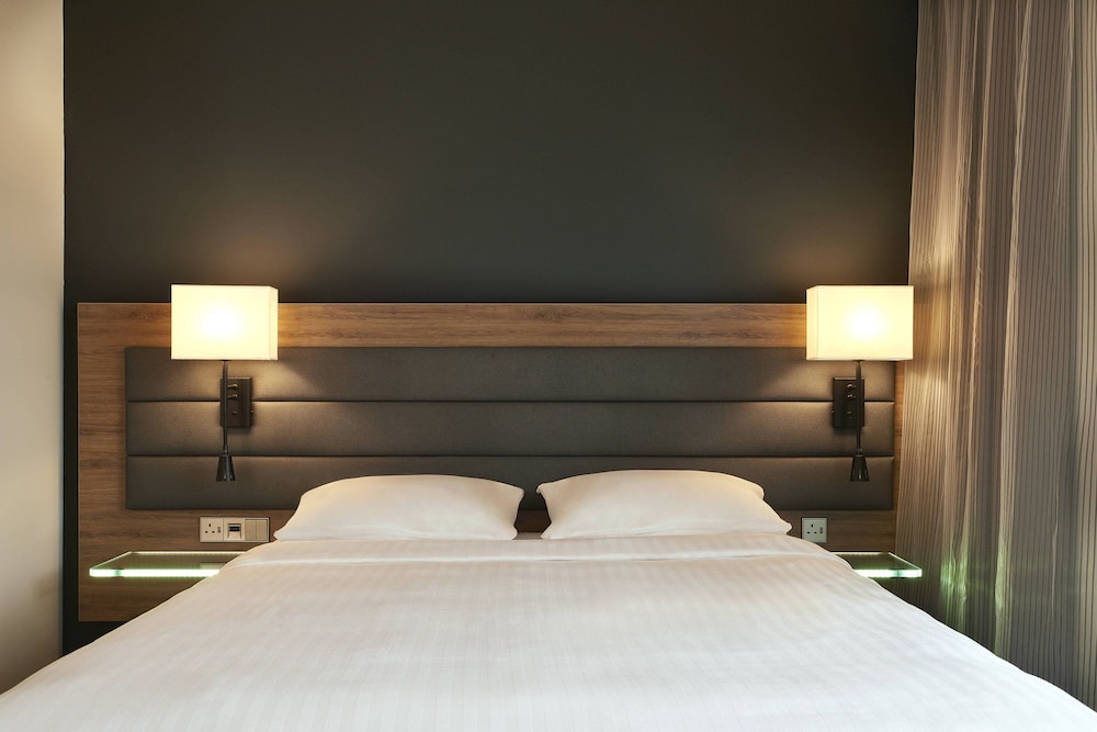 Moxy York 11/50