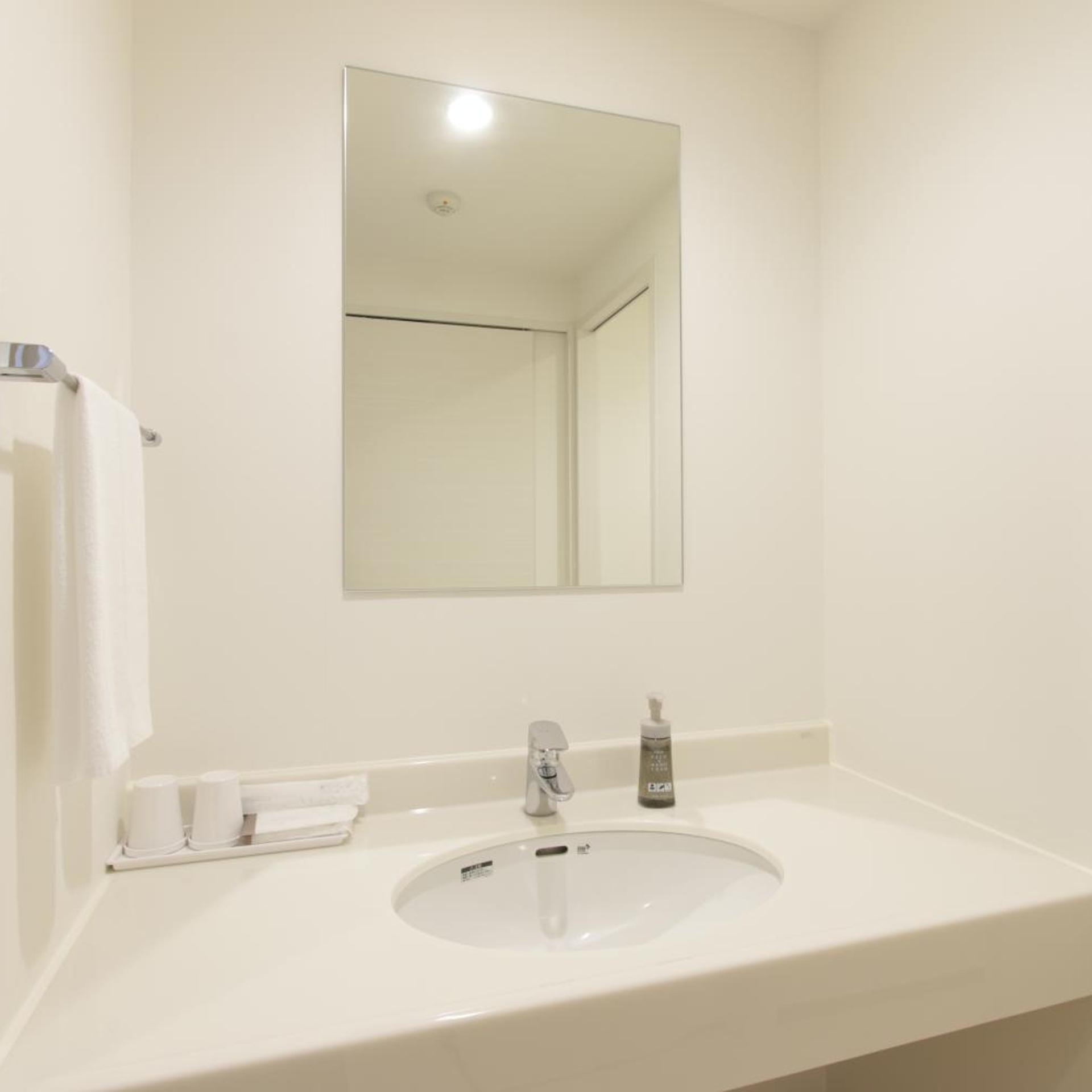 Renovated, Twin Beds, Electronic Cigarette Only، Hotel New Gaea Nishikumamoto Ekimae 7/9
