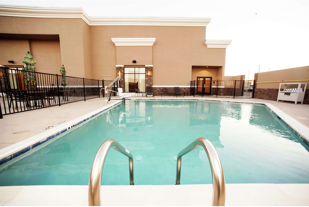 HILTON GARDEN INN SAN ANTONIO-LIVE OAK CONFERENCE CENTER 3/76