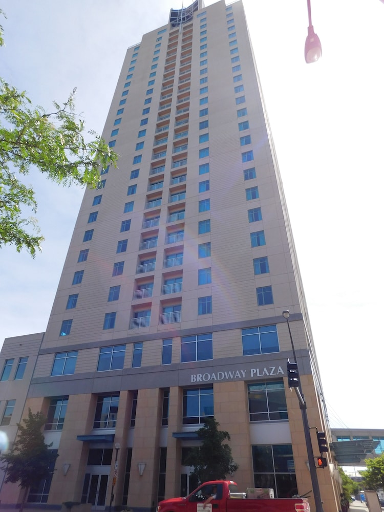 Broadway Plaza, Trademark Collection by Wyndham 1/50