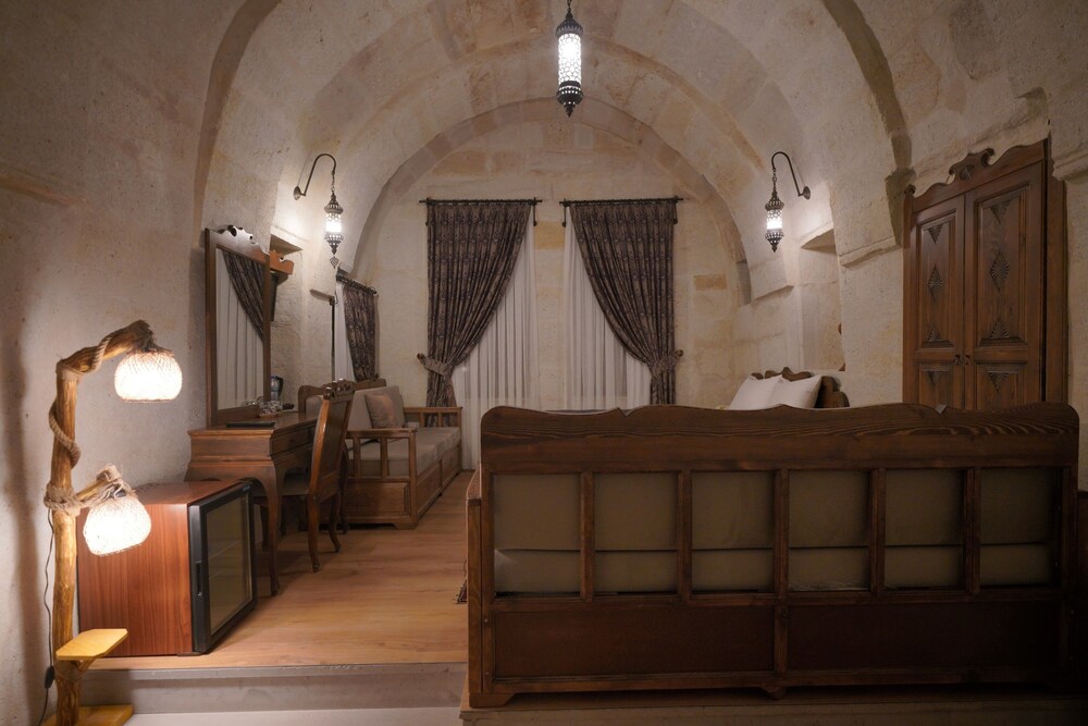 FAIRYLAND CAVE HOTEL 32/50