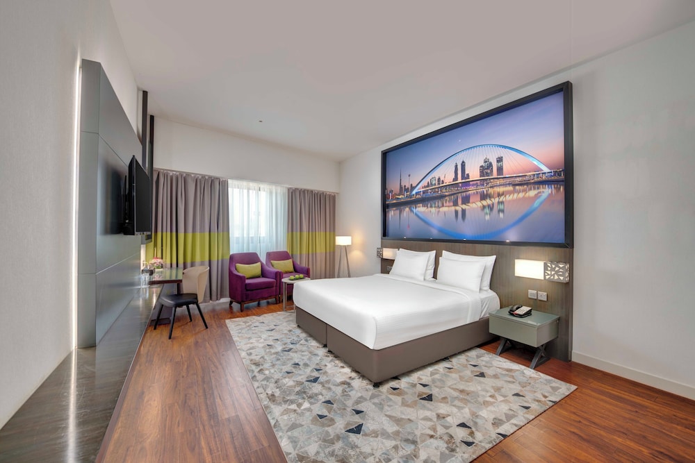 SUITE, KING BED