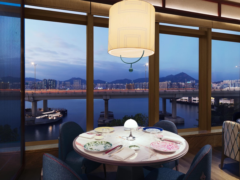 Hyatt Centric Victoria Harbour 50/70
