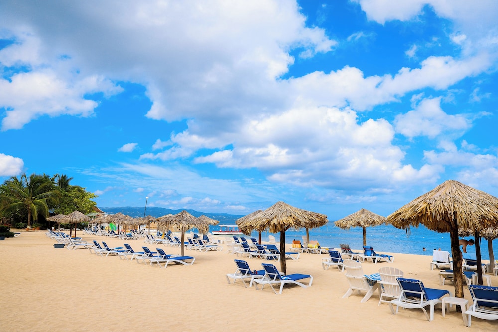 Grand Decameron Cornwall Beach, A Trademark All Inclusive 44/50