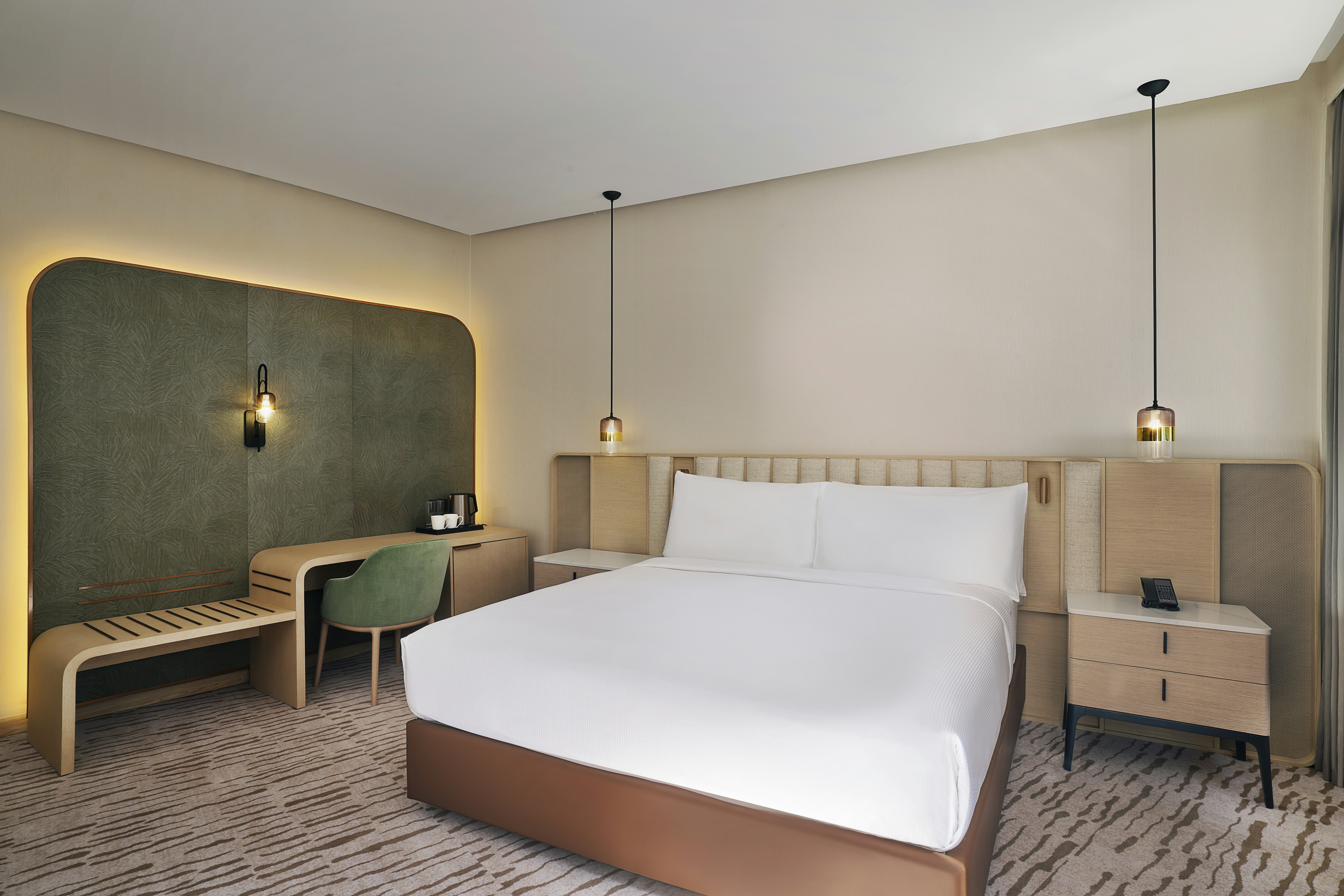 GUEST ROOM, KING BED