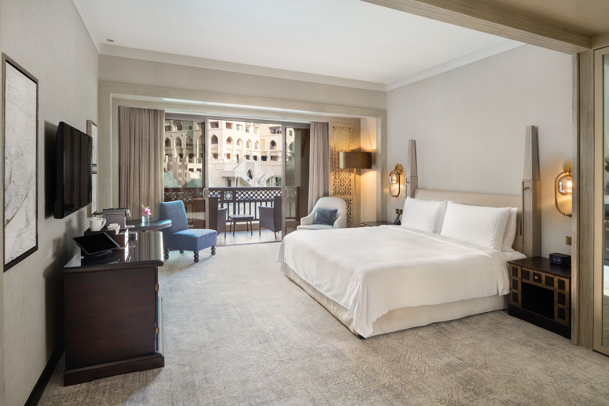 PALACE, SUITE, LAKE VIEW
