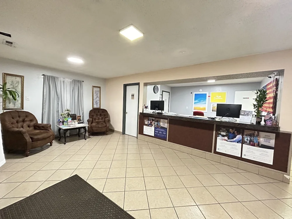Days Inn by Wyndham Branson Near Theatre District 5/27