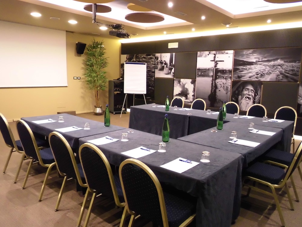 Hotel Tiber Fiumicino 57/68