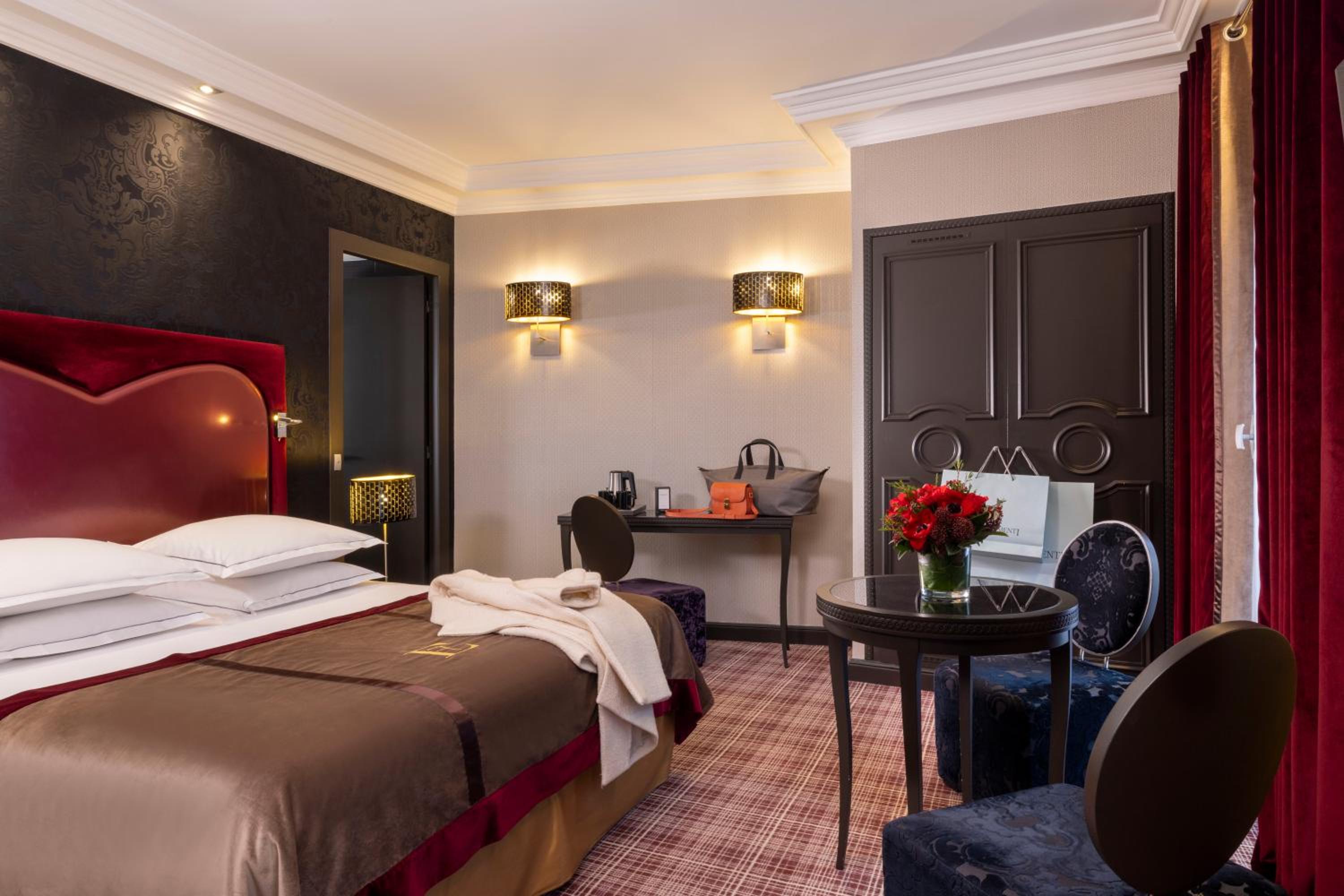 Deluxe, King Bed