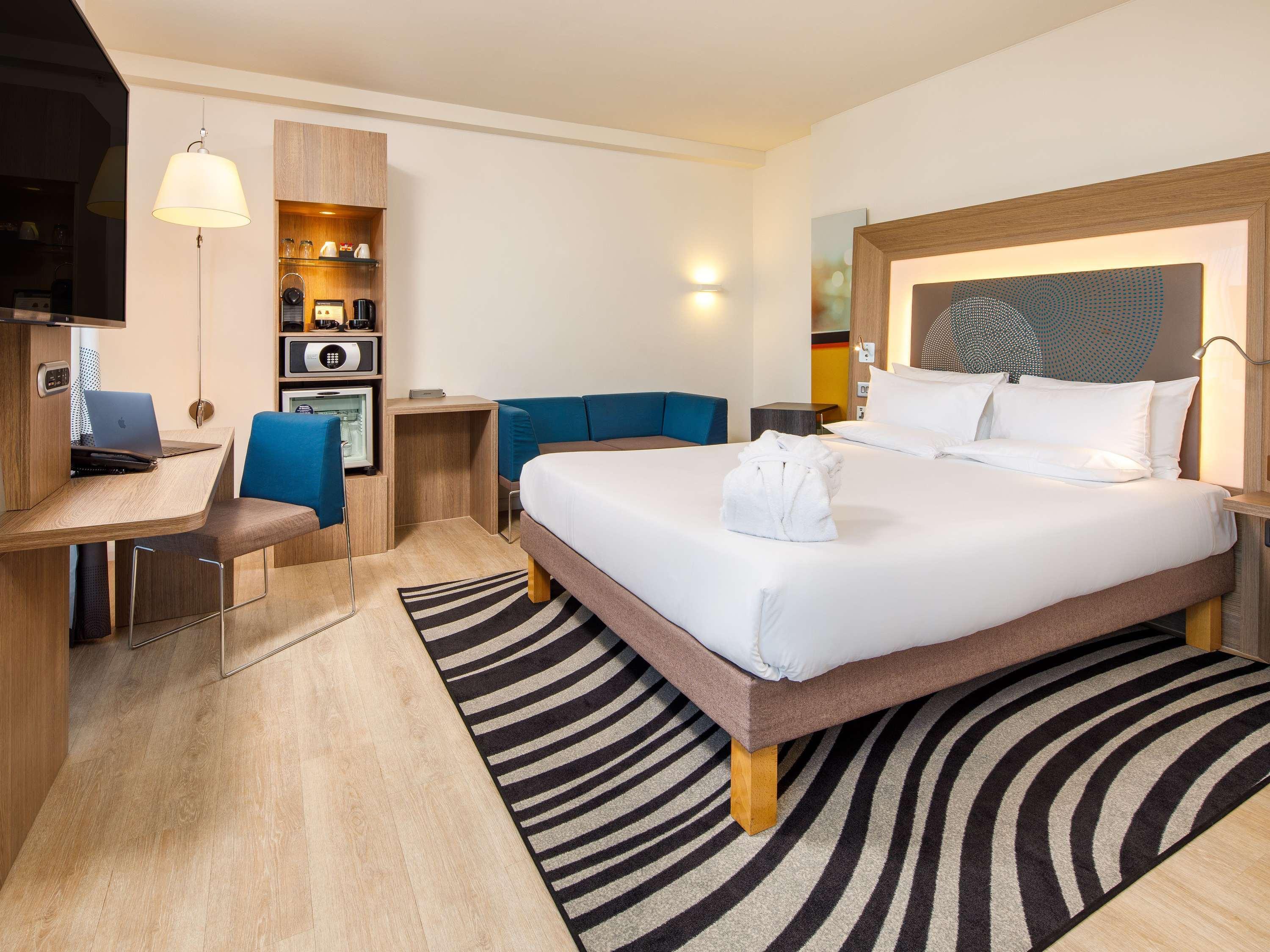 PREMIUM, EXECUTIVE, QUEEN BED, BALCONY