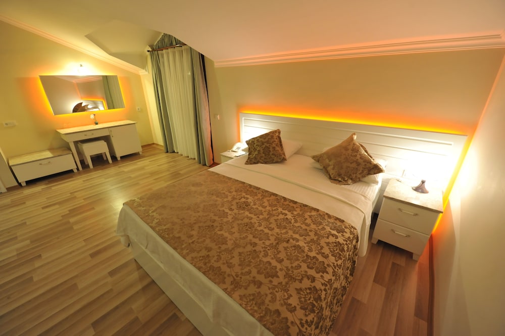 UNSAL HOTEL 13/45