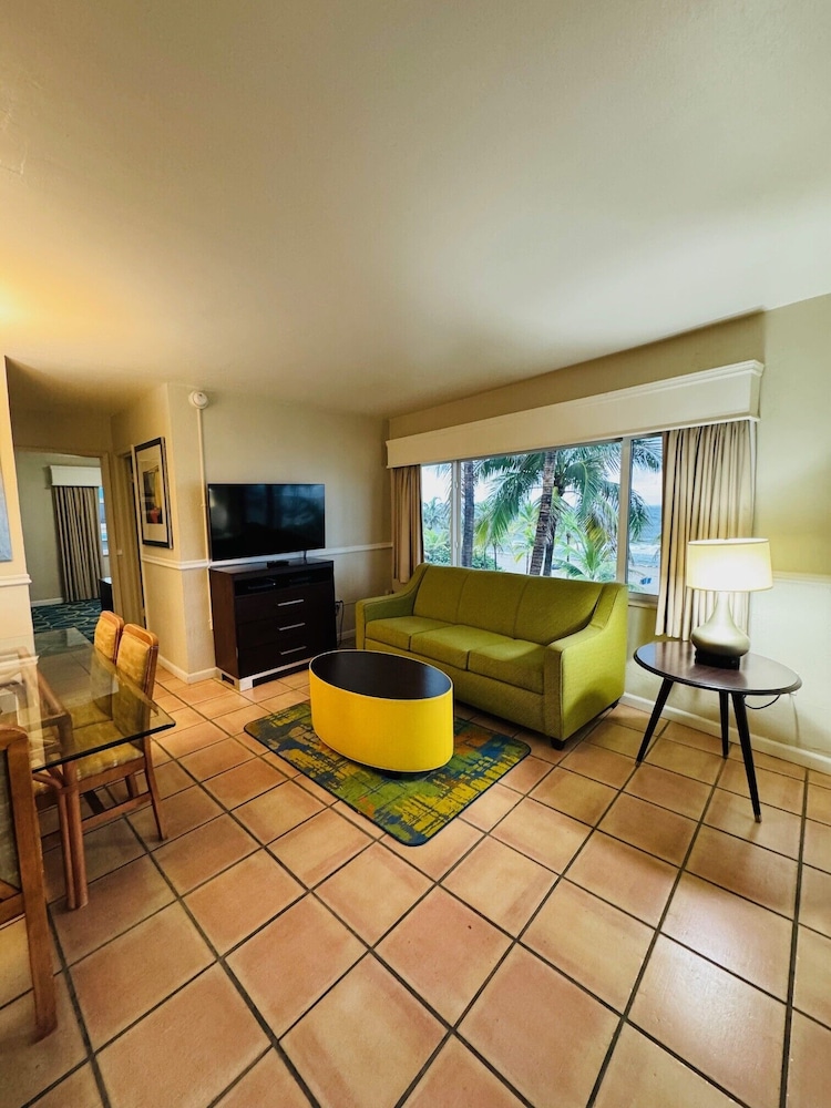 Silver Seas Beach Resort 48/67