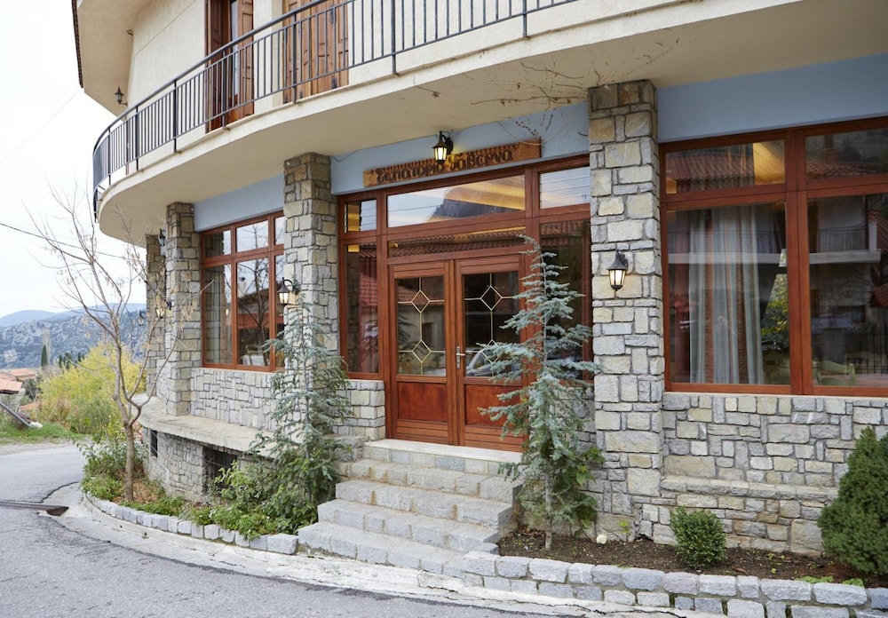 To Balcony Tis Agorianis 2/50