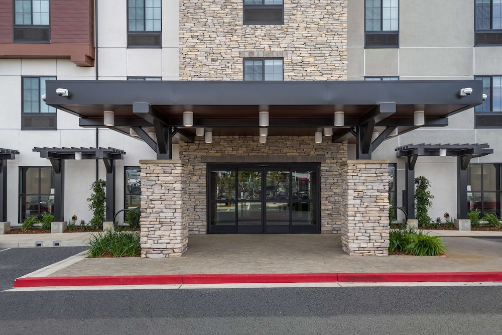 Hampton Inn Concord in CONCORD - CA
