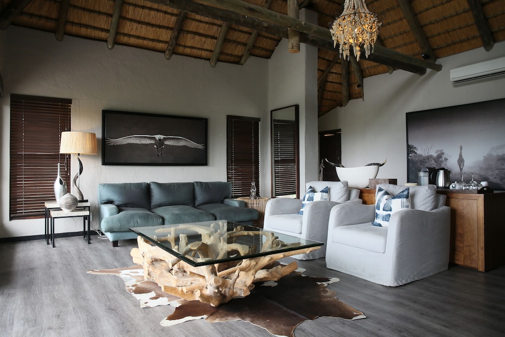 Nambiti Hills Private Game Lodge 35/50
