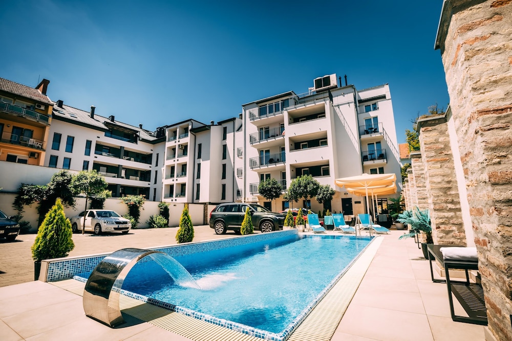Auris Hotel 35/40