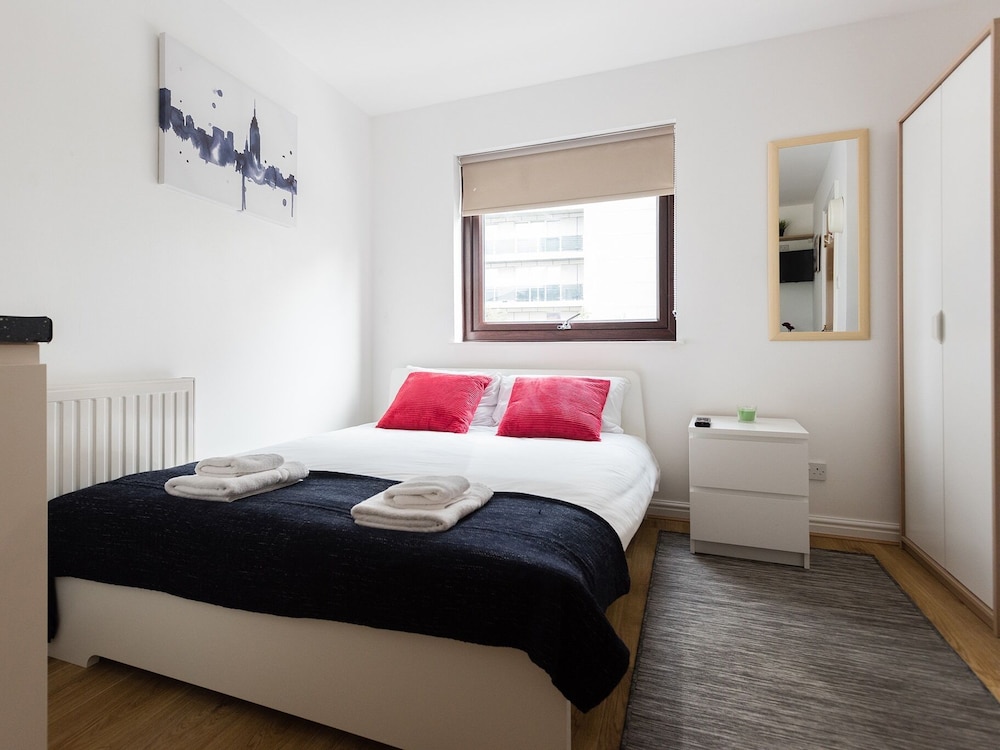 Canary Wharf Studios 9/50