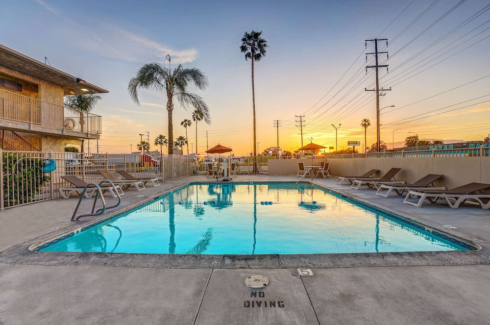 Motel6 San Bernardino, CA - South 17/29