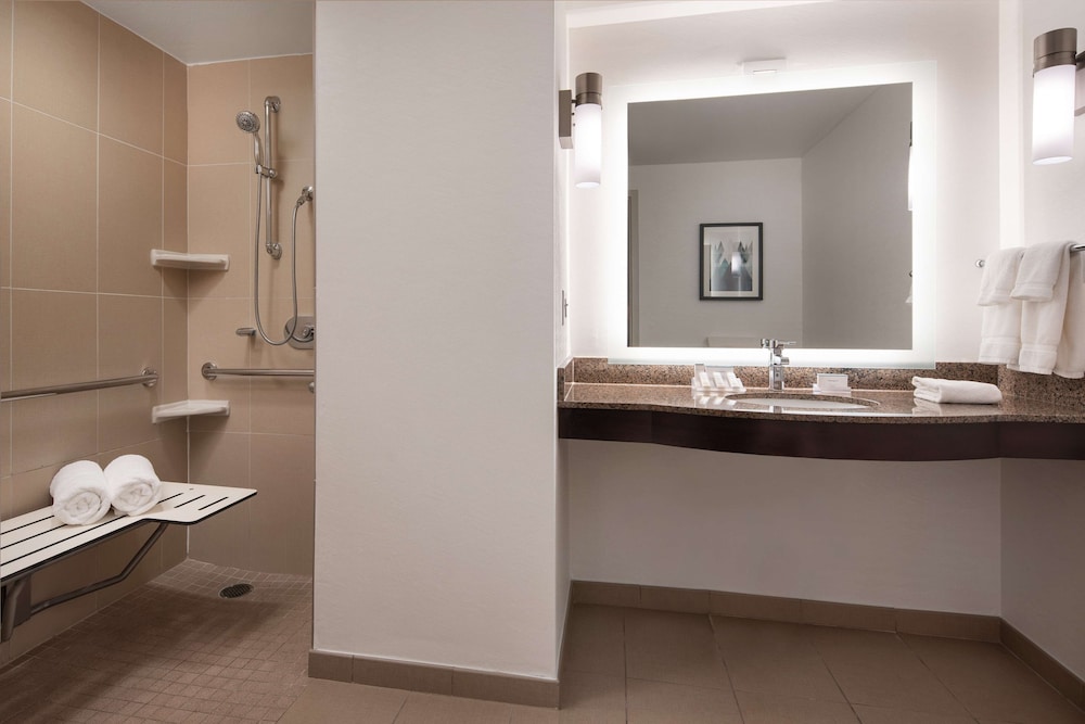 Hilton Garden Inn Cherry Creek 18/62
