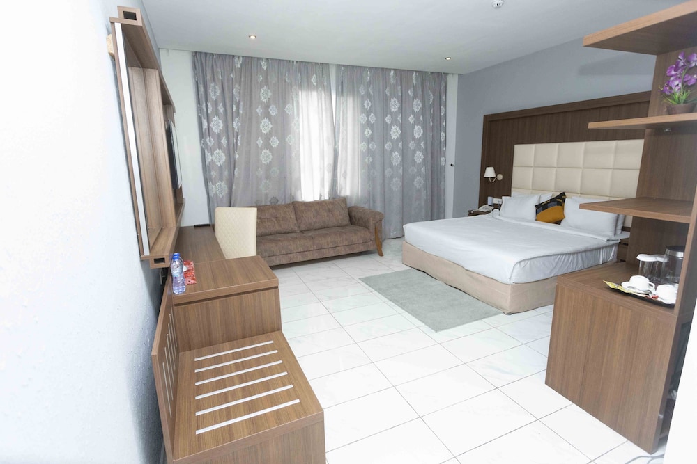 San Marino Hotel Apartment 8/50