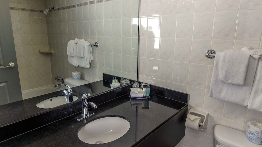 Century Plaza Hotel & Spa 74/74