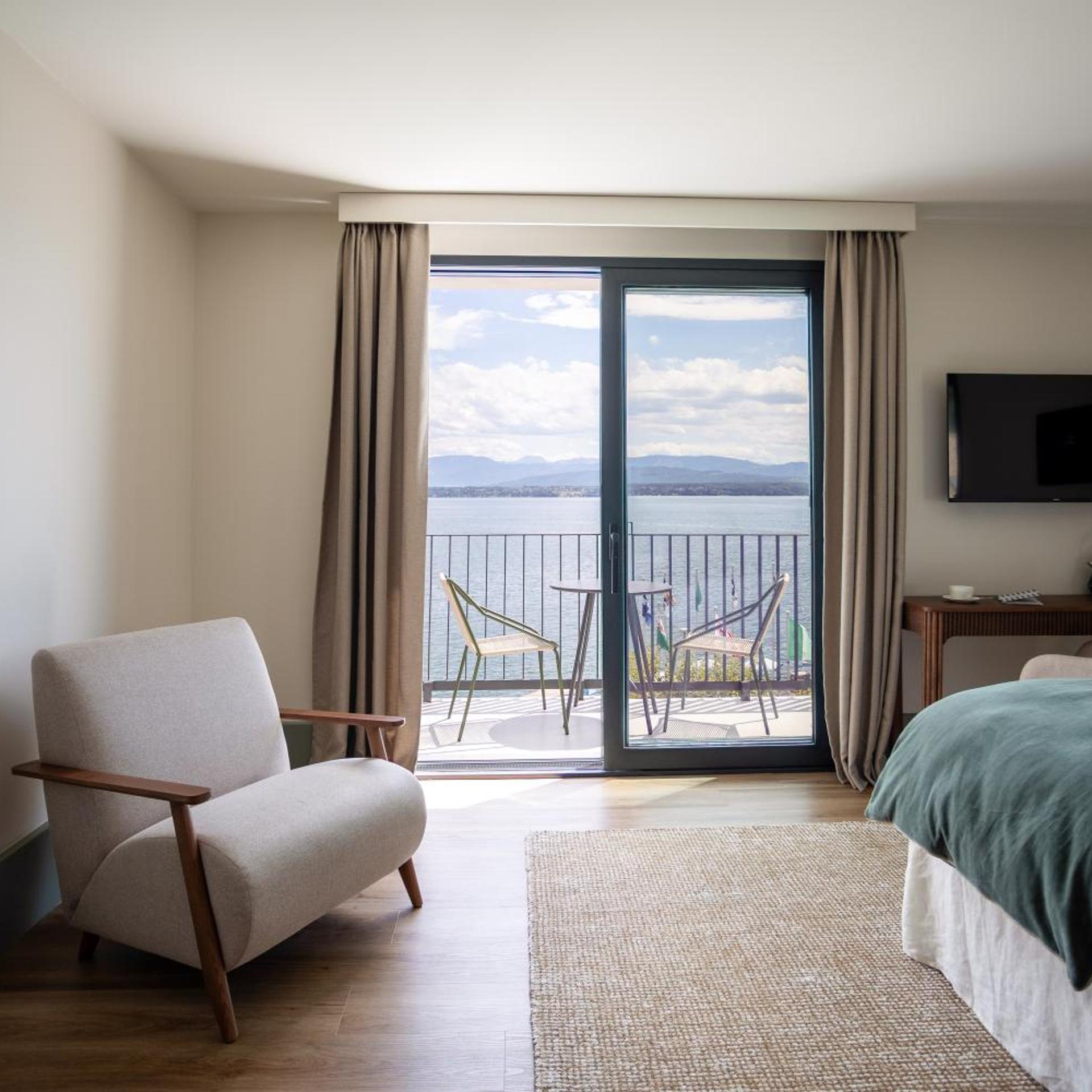غرفة سوبيريور بسرير مزدوج بإطلالة على البحيرة، Hotel Real Nyon 3/8