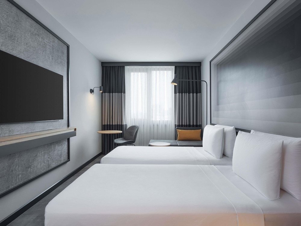 DELUXE, TWIN BEDS, CITY VIEW