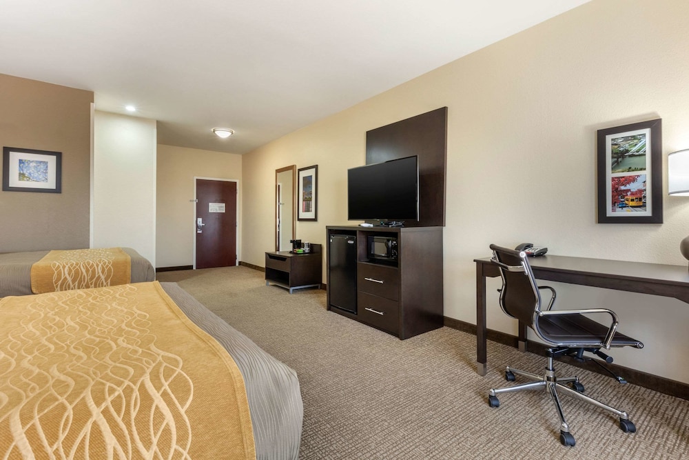 Comfort Inn & Suites North Little Rock McCain Mall 17/38