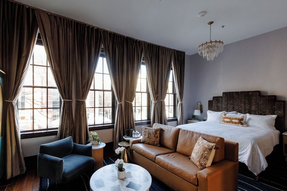 DARLING, SUITE