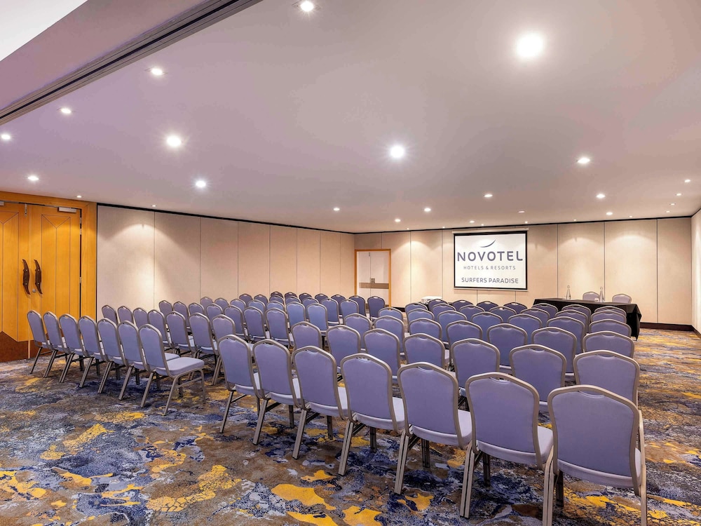 NOVOTEL SURFERS PARADISE 53/64