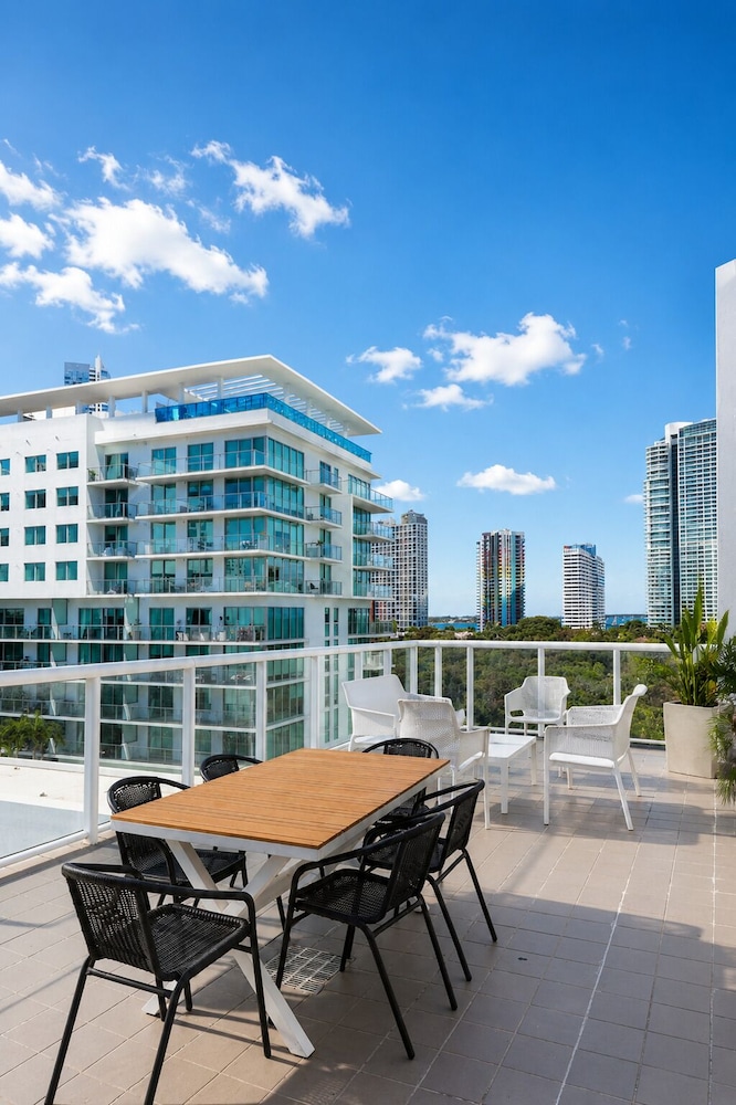 Roami at Habitat Brickell 2/50