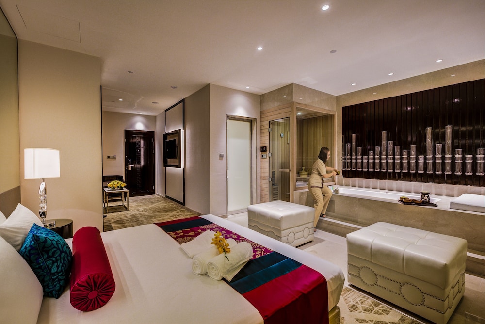 NagaWorld Hotel & Entertainment Complex 23/50