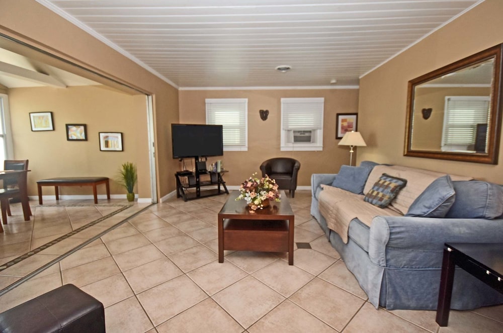 Paradise Cove at Lemon Bay 38/71
