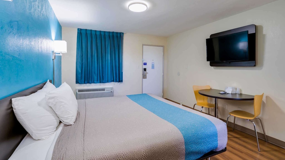Motel6 Odessa, TX 2nd Street 7/26