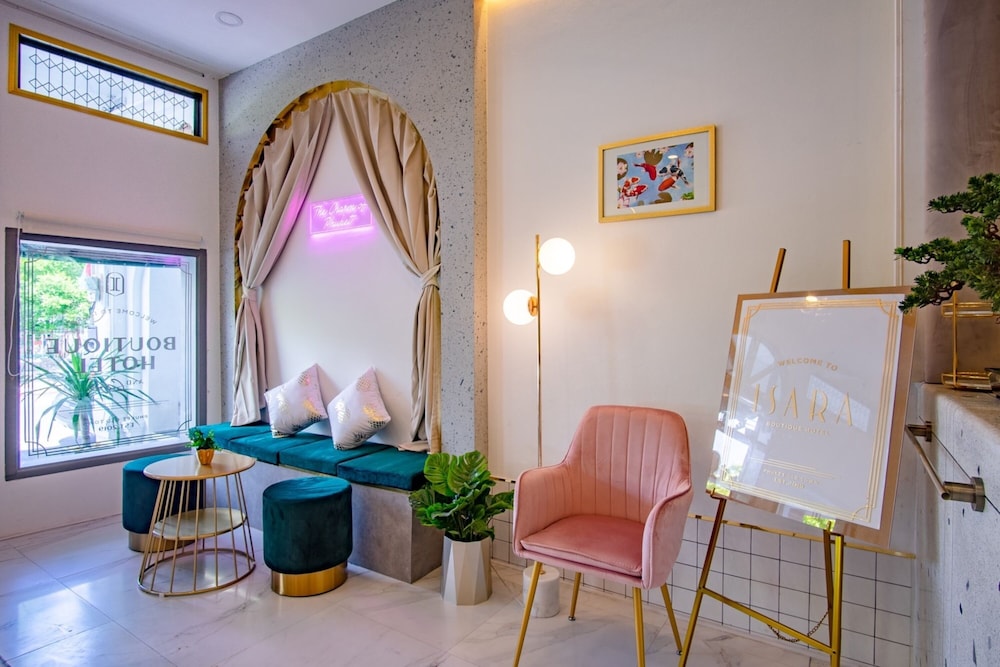 Isara Boutique Hotel and Cafe 54/66