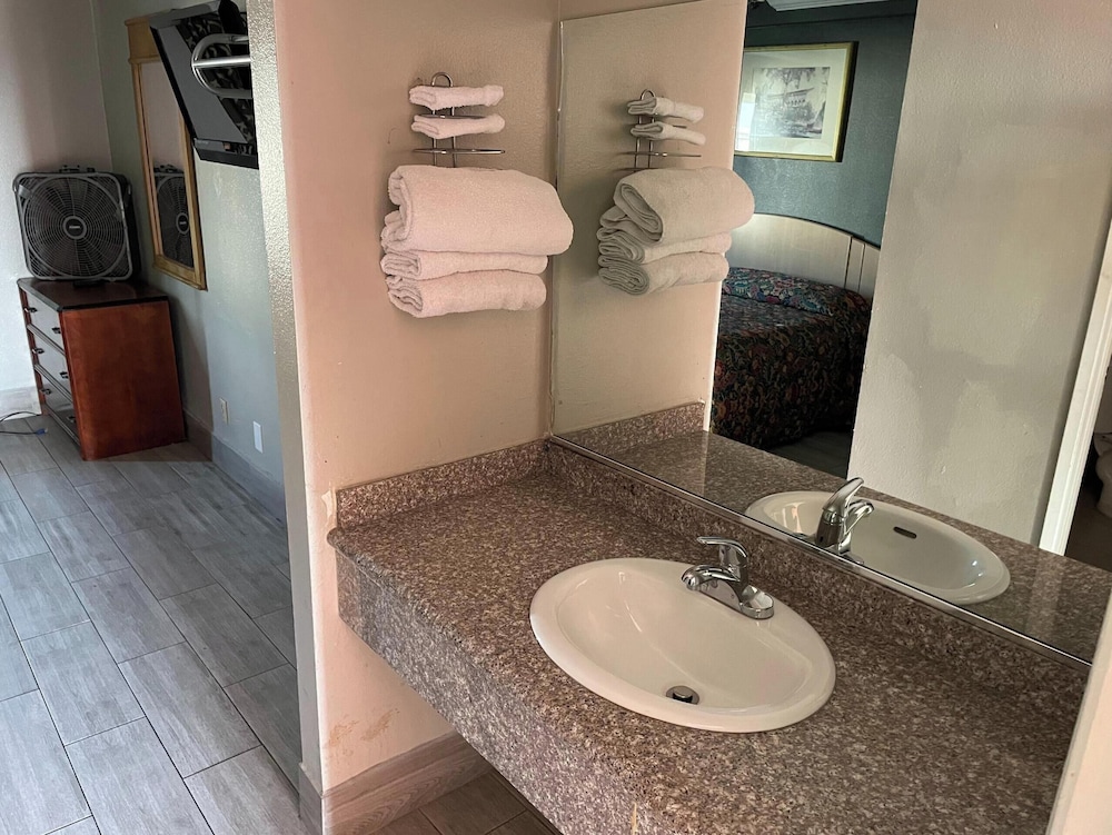 Heritage Inn And Suites 49/58